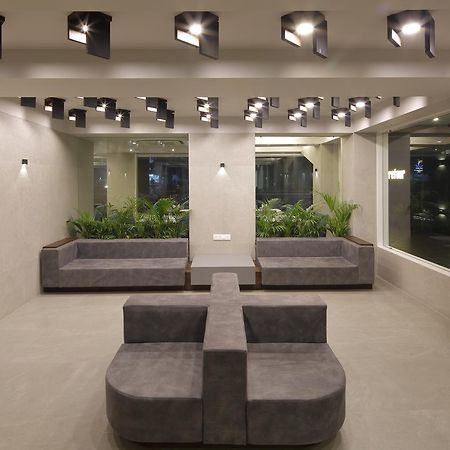 Hotel Carrefour Ahmedabad Exterior foto