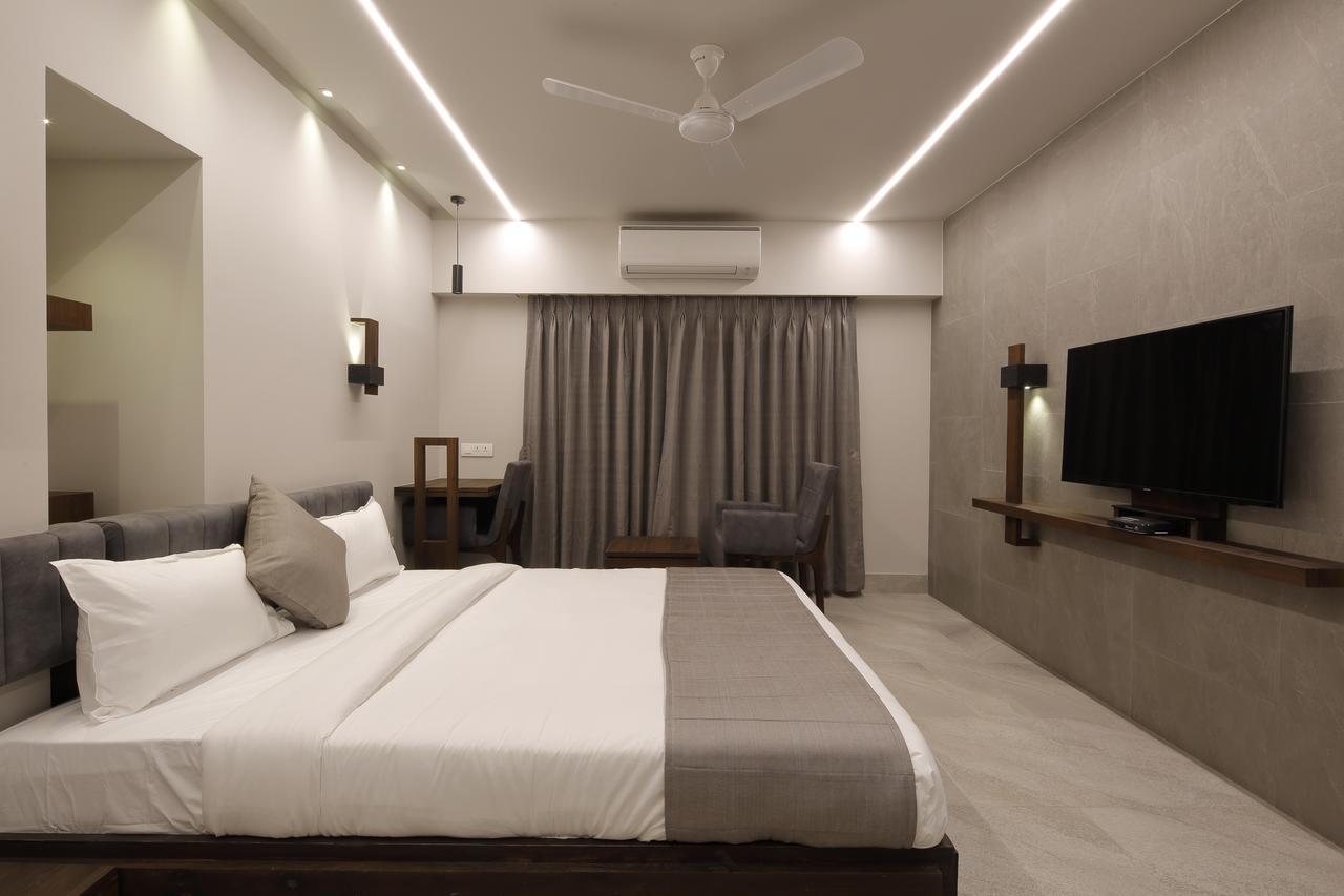 Hotel Carrefour Ahmedabad Exterior foto