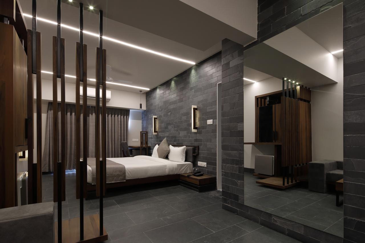 Hotel Carrefour Ahmedabad Exterior foto
