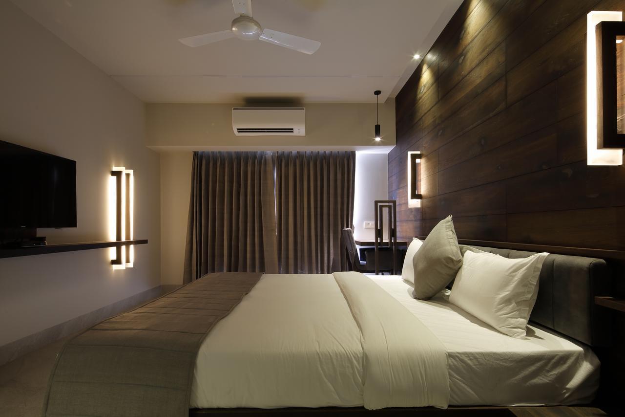 Hotel Carrefour Ahmedabad Exterior foto