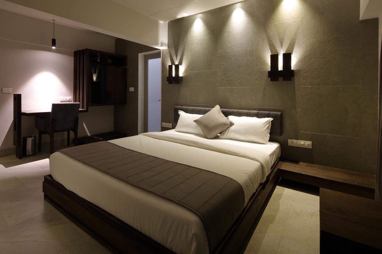 Hotel Carrefour Ahmedabad Exterior foto