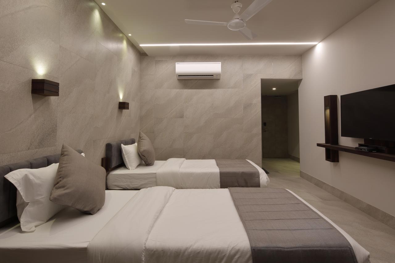 Hotel Carrefour Ahmedabad Exterior foto