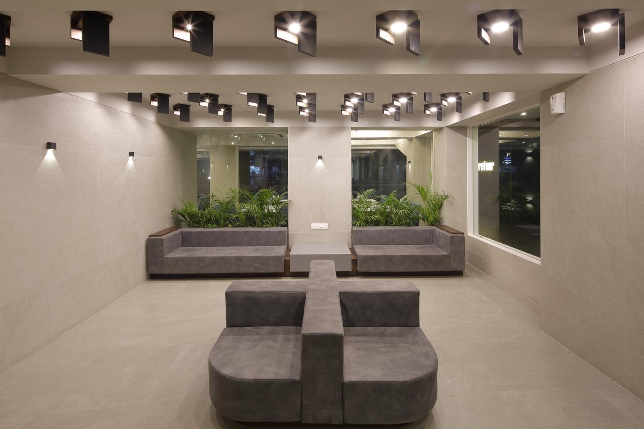 Hotel Carrefour Ahmedabad Exterior foto